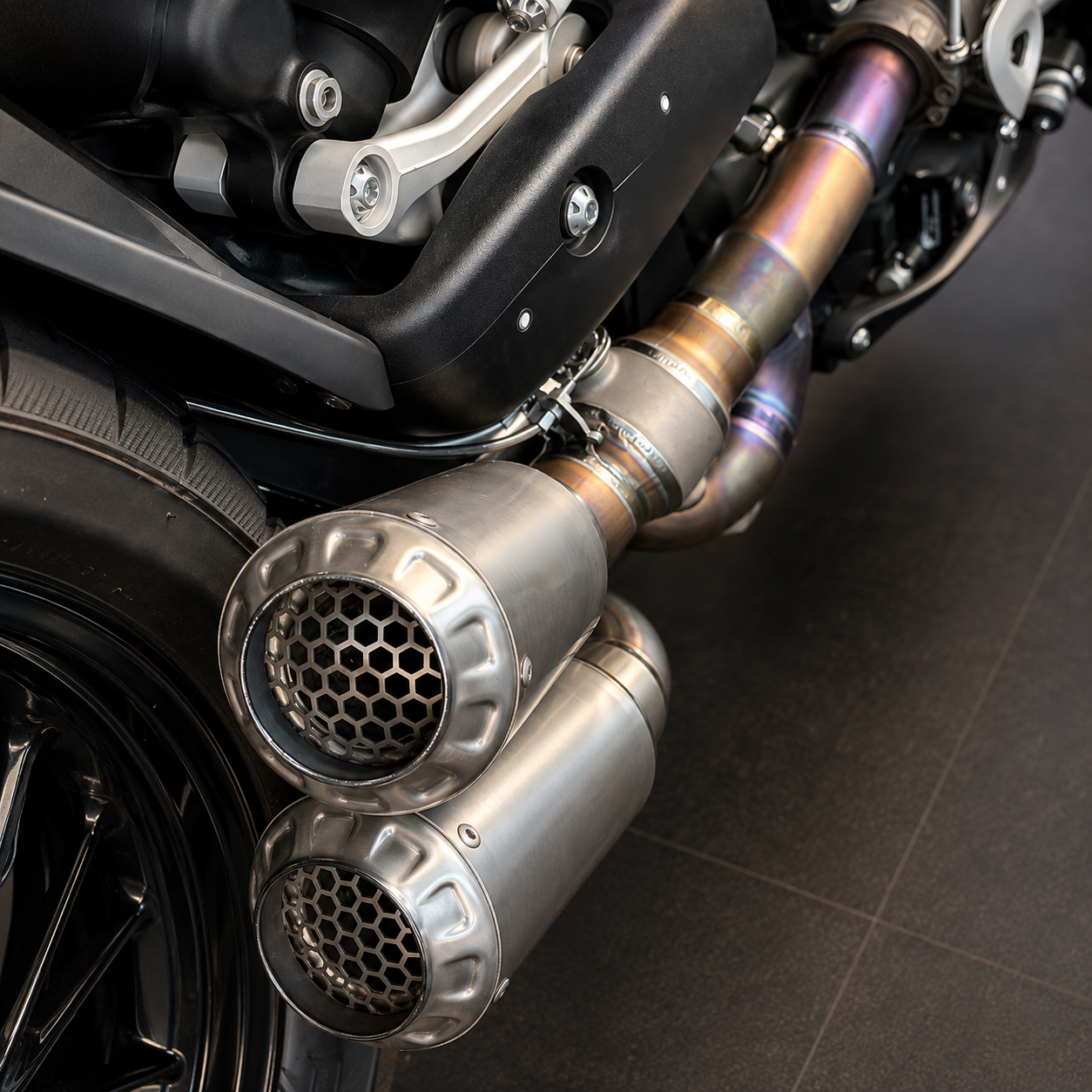 Triumph Rocket 3 GT Single-sided dual output Header & Mid-Pipe Assembly - Titanium Alloy Electronic valve